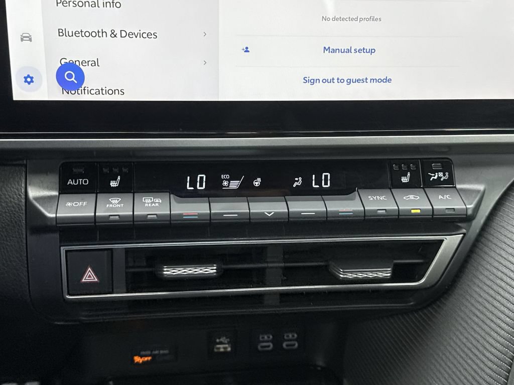 Used 2025 Toyota Camry SE w/ Multimedia Upgrade Package FWD image 17