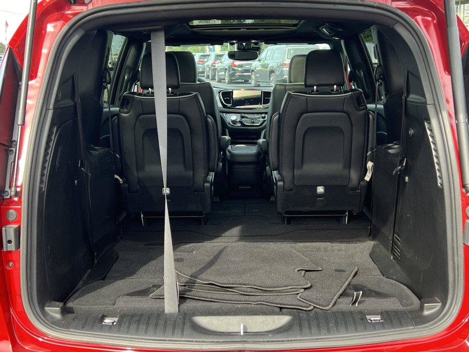 Used 2026 Chrysler Pacifica Limited FWD image 37