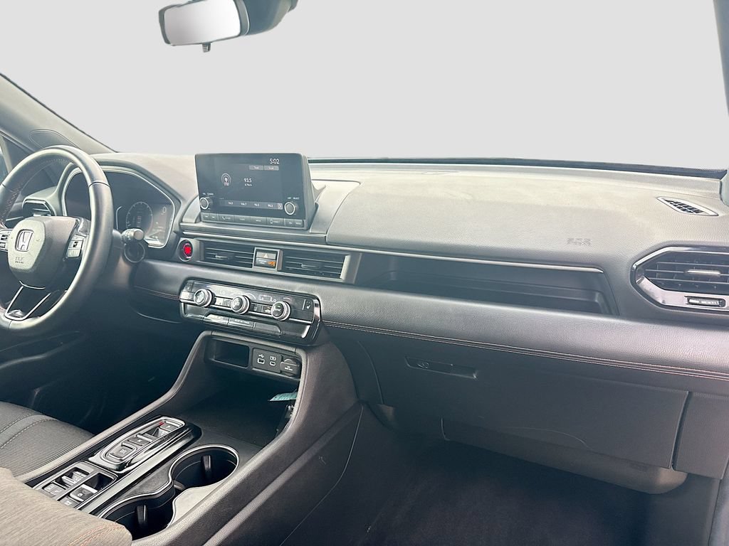 Used 2025 Honda Pilot Sport image 32