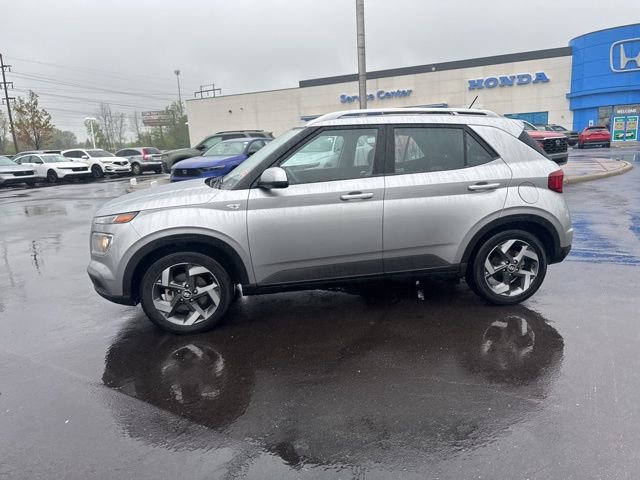 Used 2023 Hyundai Venue SEL w/ Cargo Package FWD image 15