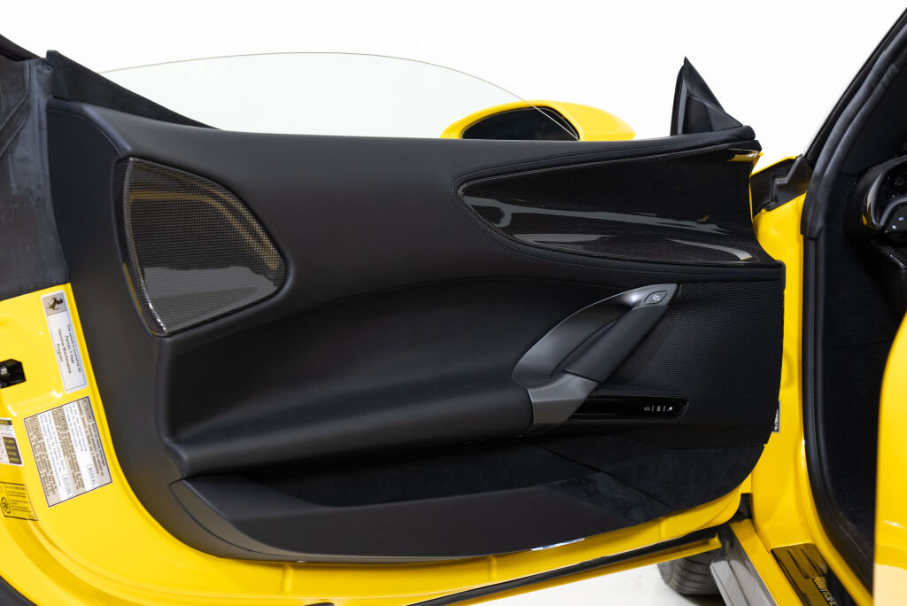 Used 2023 Ferrari SF90 Spider image 37