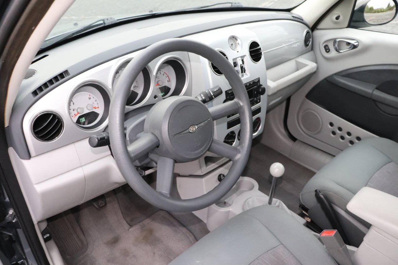 Used 2009 Chrysler PT Cruiser FWD image 11