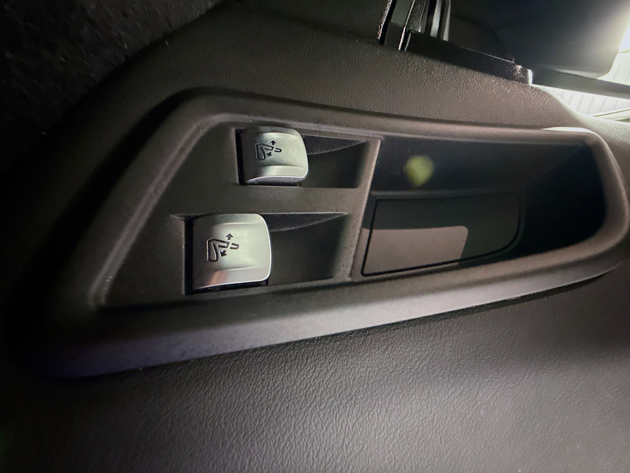 Used 2023 BMW X7 xDrive40i w/ Premium Package image 48