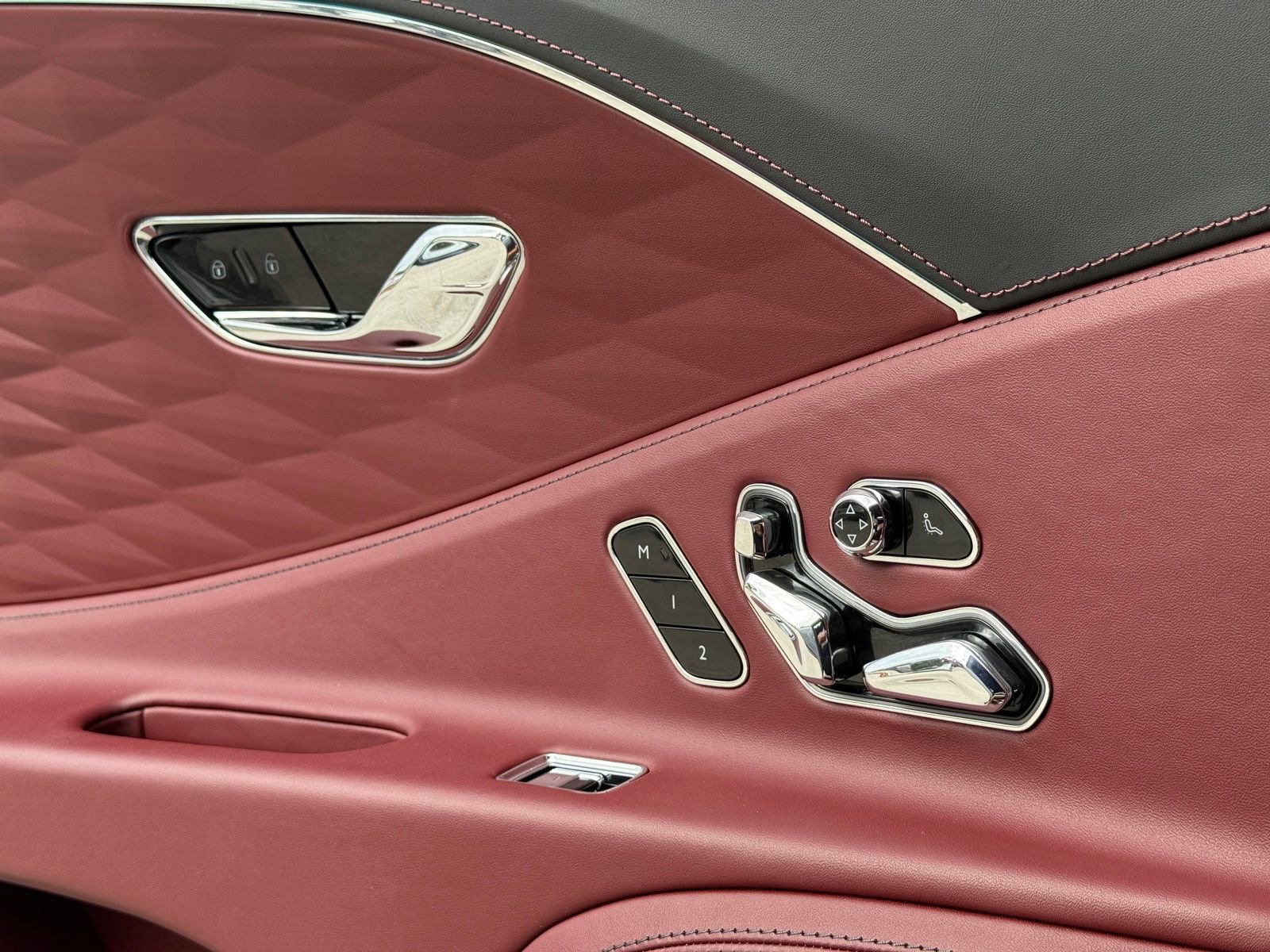 Used 2023 Bentley Flying Spur Azure AWD/4WD image 39