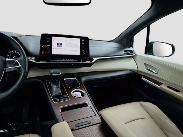 Used 2021 Toyota Sienna XLE FWD image 22