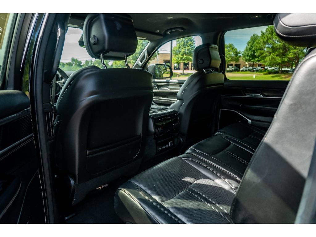 Used 2022 Jeep Wagoneer Series III AWD/4WD image 12