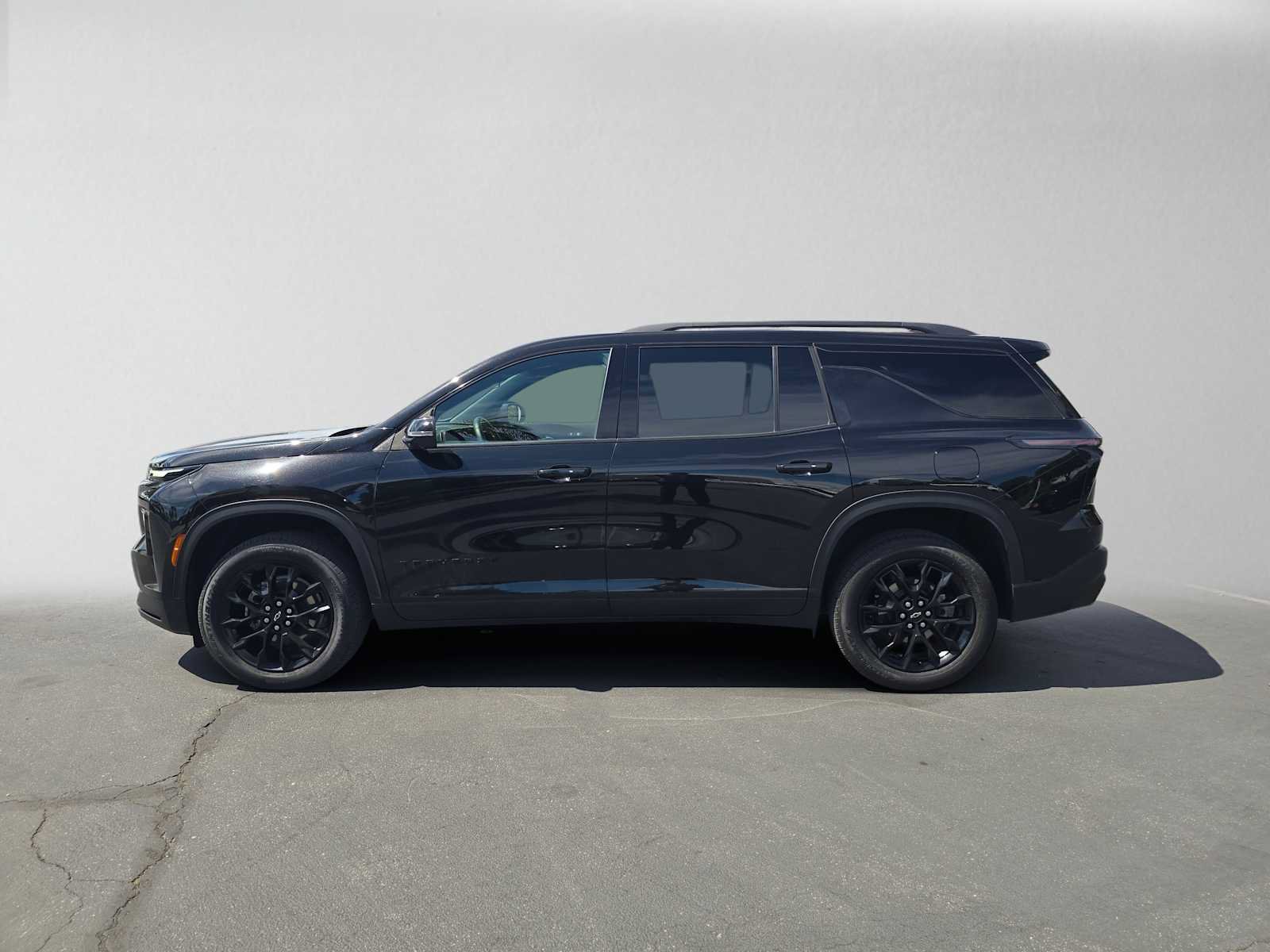 Used 2024 Chevrolet Traverse LT w/ Midnight/Sport Edition FWD image 6
