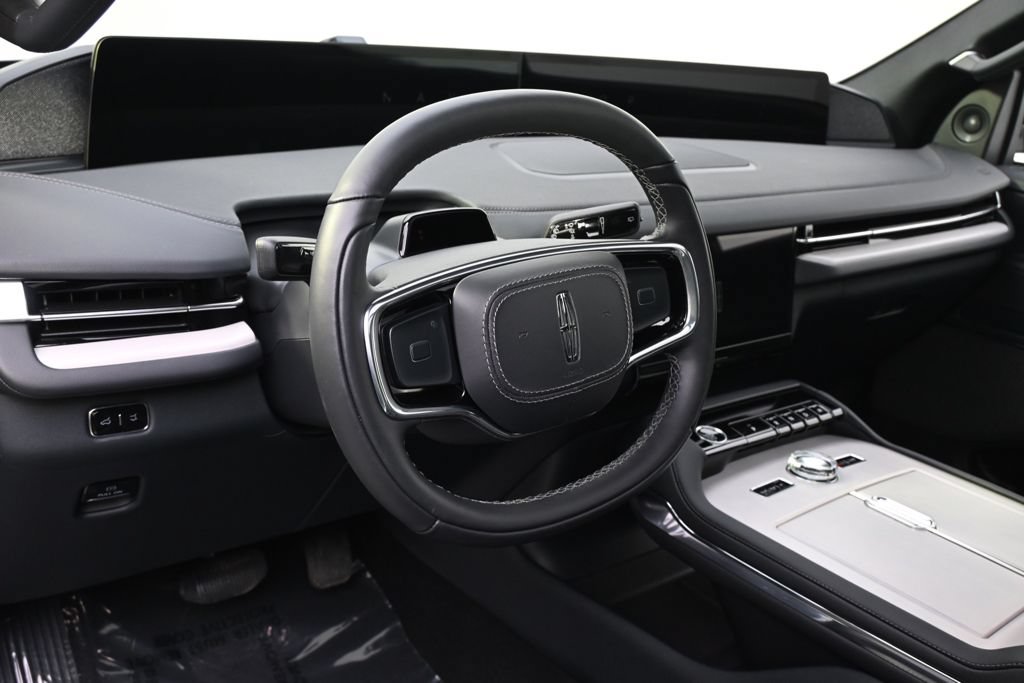 New 2026 Lincoln Navigator Reserve w/ Jet Appearance Package AWD/4WD image 11