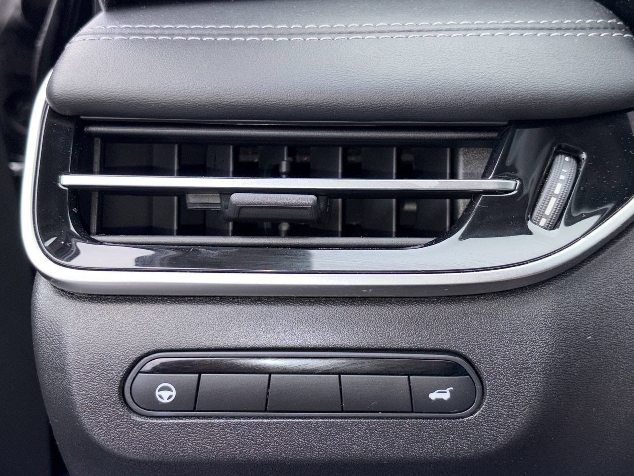 Used 2023 INFINITI QX60 Luxe w/ Cargo Package FWD image 17