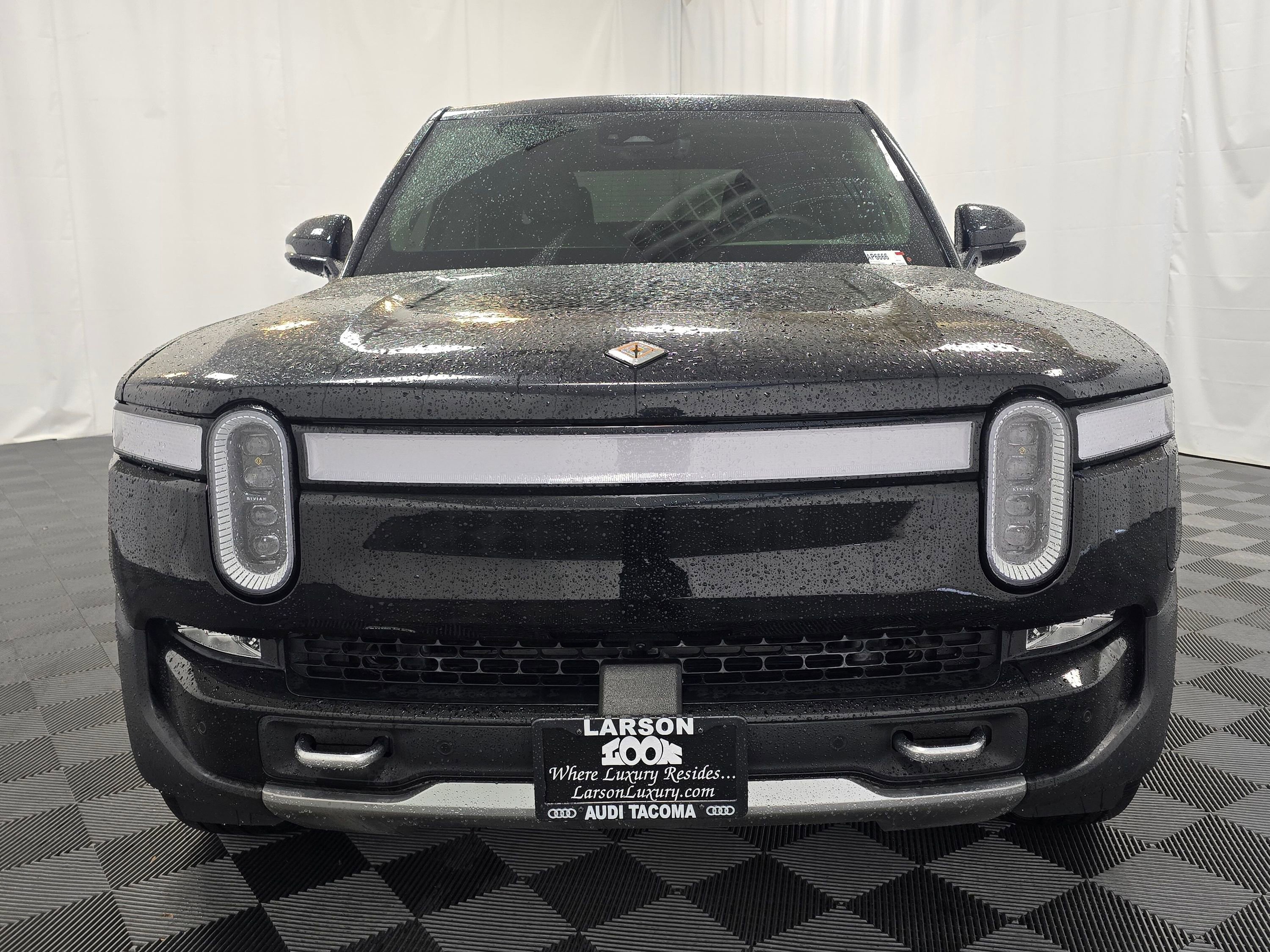 Used 2022 Rivian R1T Adventure image 9