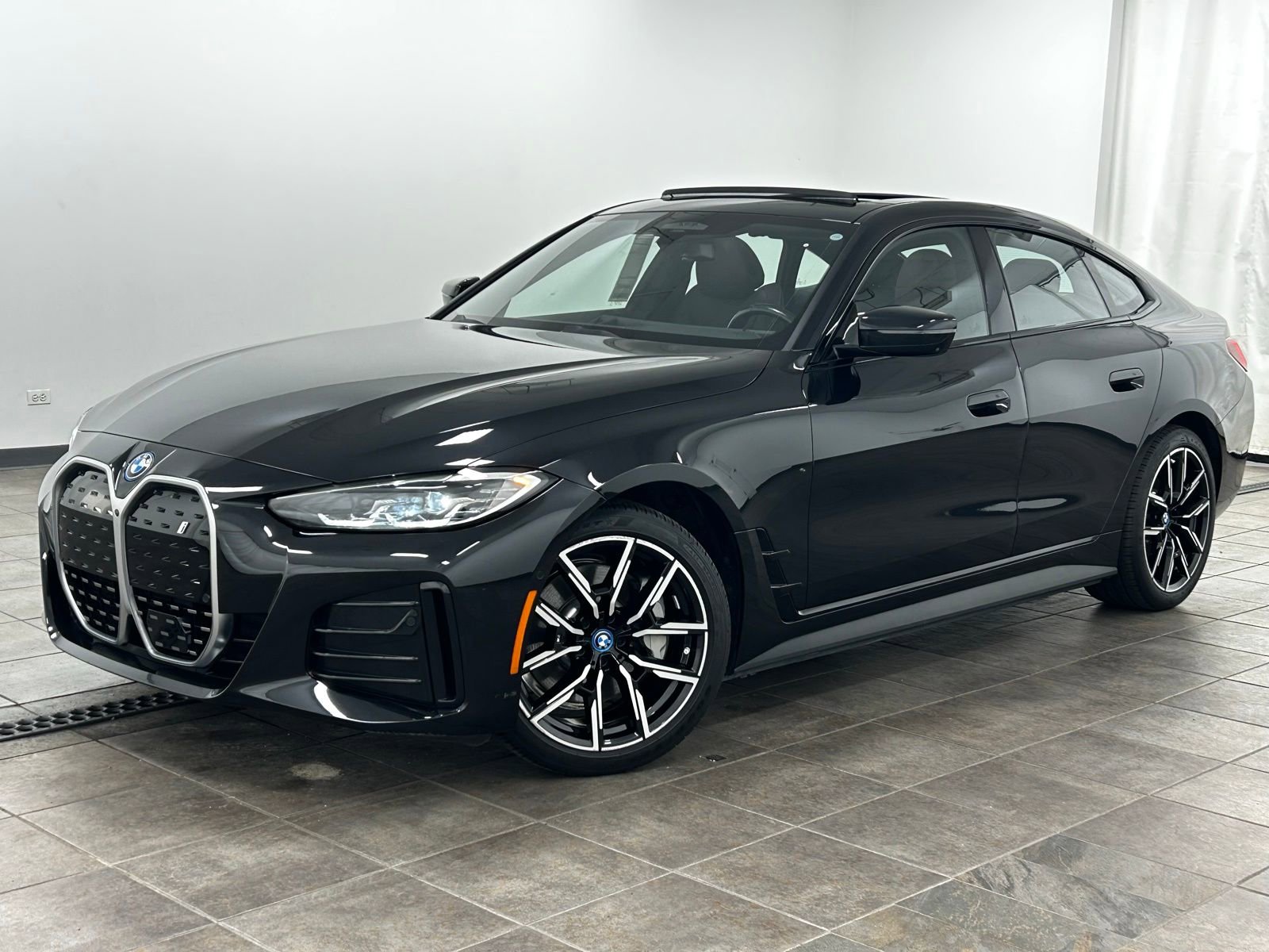 Used 2022 BMW i4 eDrive40 w/ M Sport Package image 1