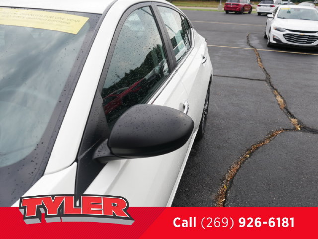 Used 2025 Nissan Altima 2.5 SV FWD image 11