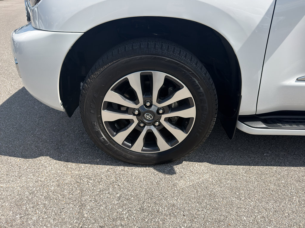 Used 2021 Toyota Sequoia Limited w/ Safety & Convenience Package AWD/4WD image 27