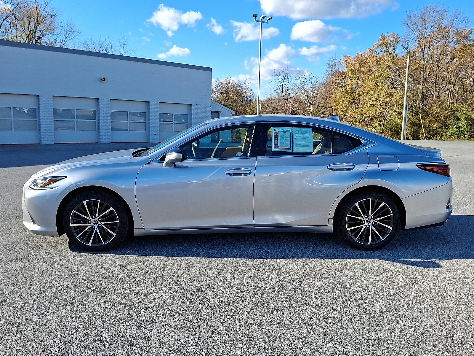 Used 2022 Lexus ES 350 w/ Premium Package image 4