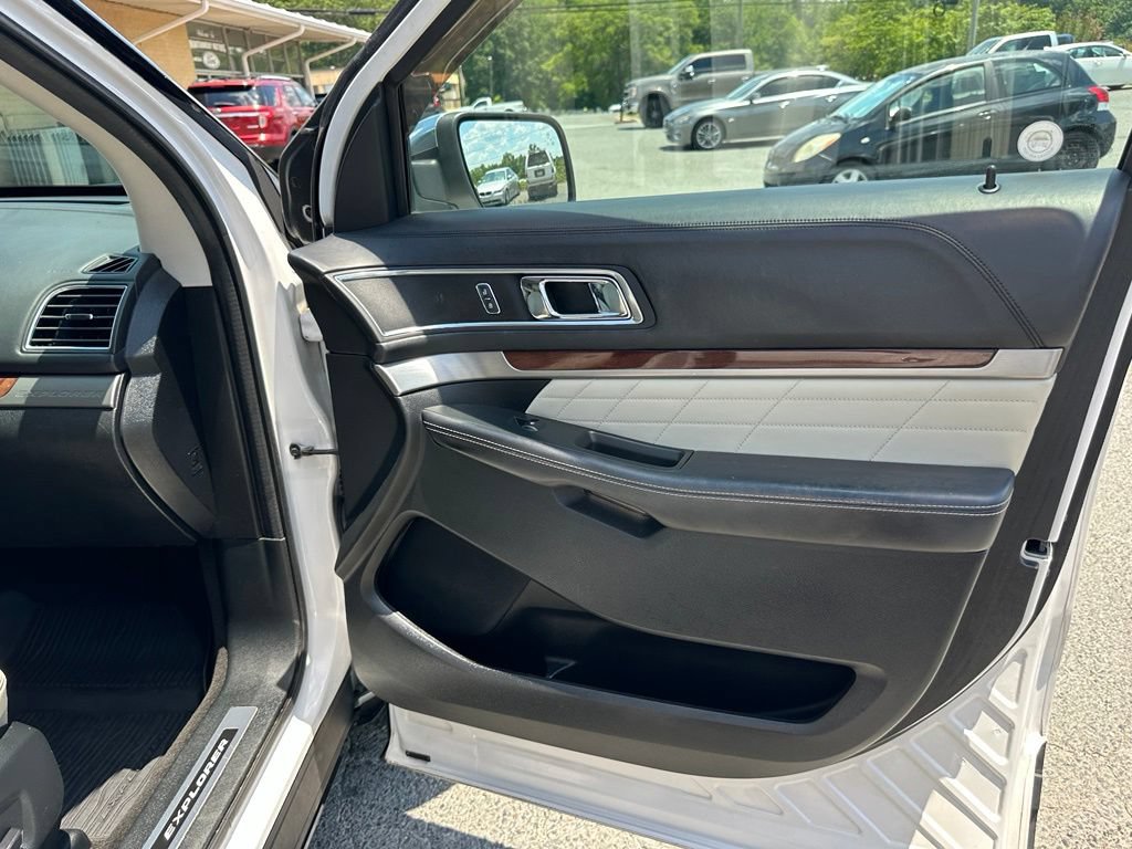 Used 2018 Ford Explorer Platinum AWD/4WD image 20