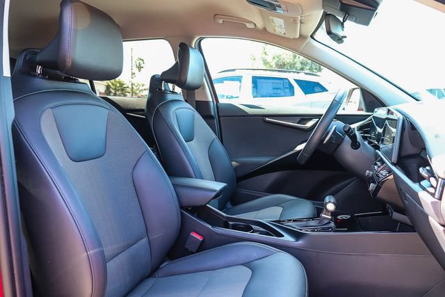 Certified 2025 Kia Niro EX FWD image 17