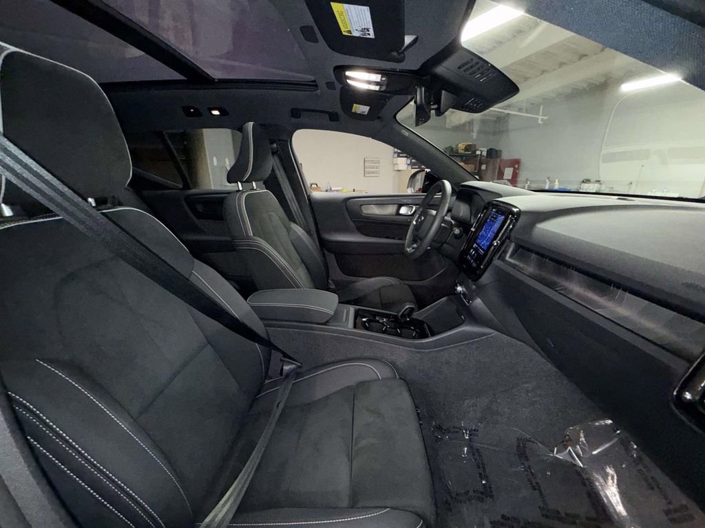 Used 2024 Volvo XC40 Recharge Plus w/ Protection Package Premier image 14