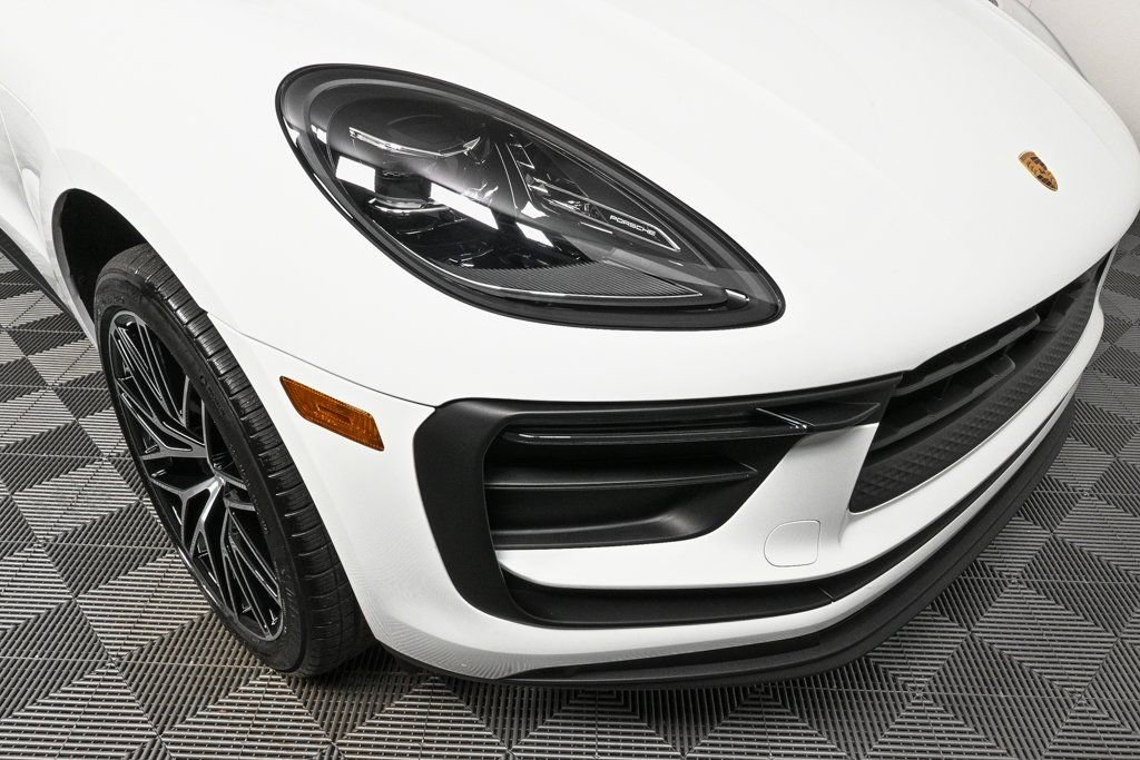 Certified 2026 Porsche Macan AWD/4WD image 38