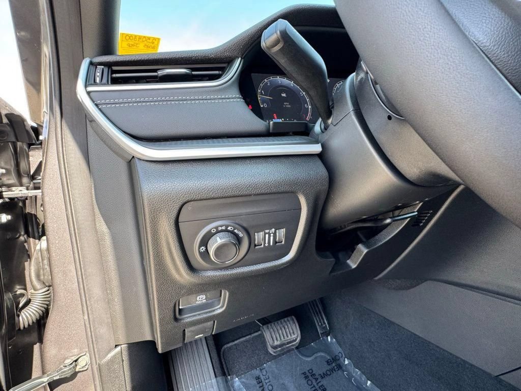 New 2025 Jeep Grand Cherokee Altitude AWD/4WD image 25