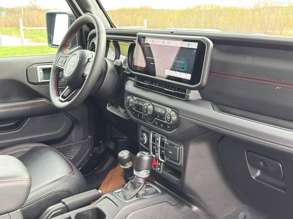 Used 2024 Jeep Wrangler Unlimited Rubicon AWD/4WD image 29