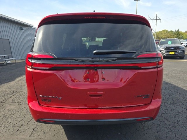 New 2026 Chrysler Pacifica Limited w/ S Appearance Package image 6