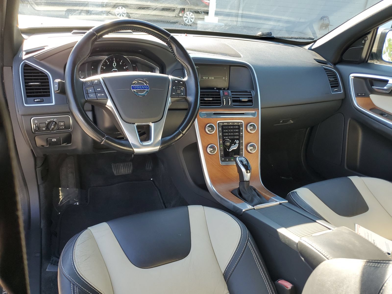 Used 2016 Volvo XC60 T5 Platinum FWD image 10