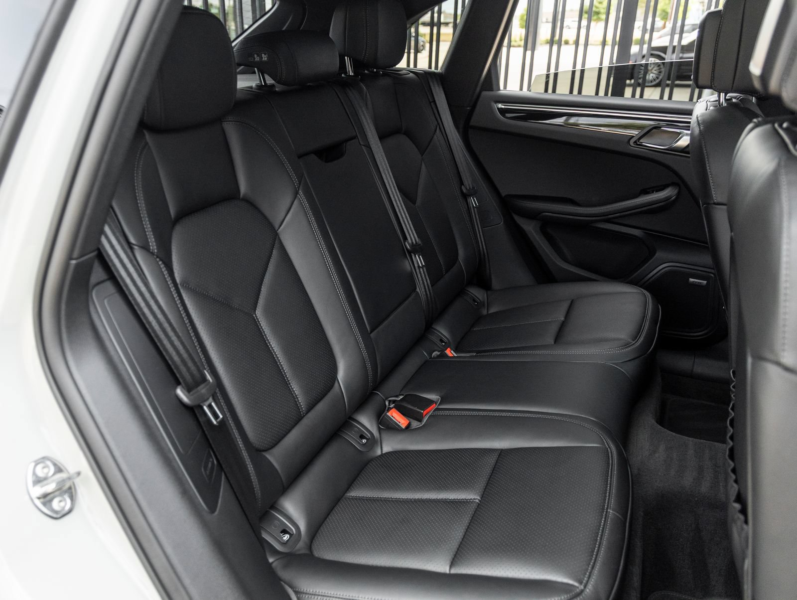 Certified 2026 Porsche Macan AWD/4WD image 40