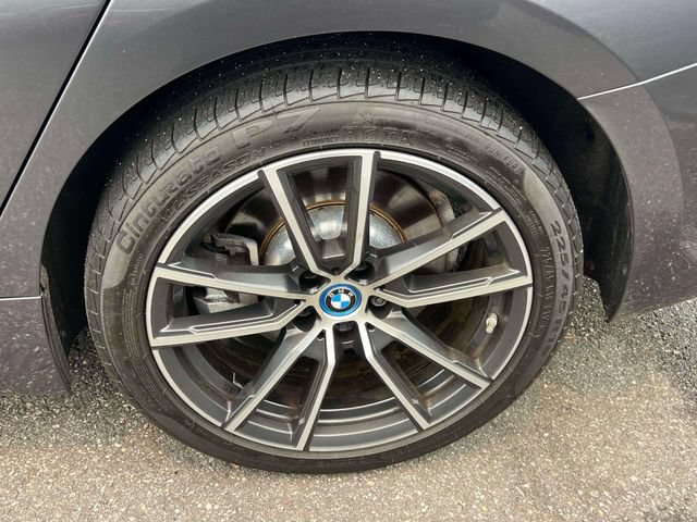 Used 2022 BMW 330e xDrive w/ Driving Assistance Package AWD/4WD image 11