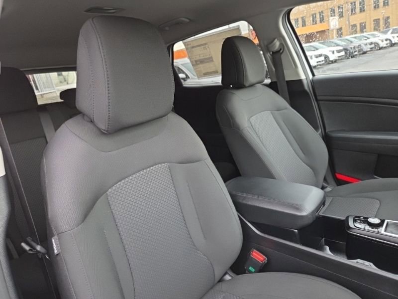 Used 2025 Kia Sportage LX AWD/4WD image 16