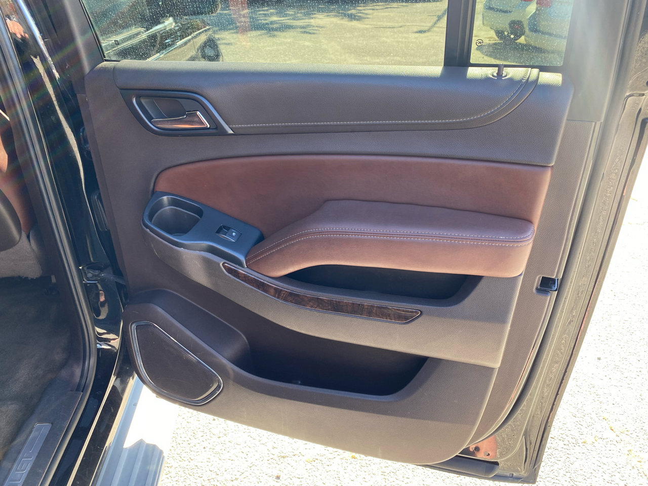 Used 2015 Chevrolet Suburban LTZ image 19