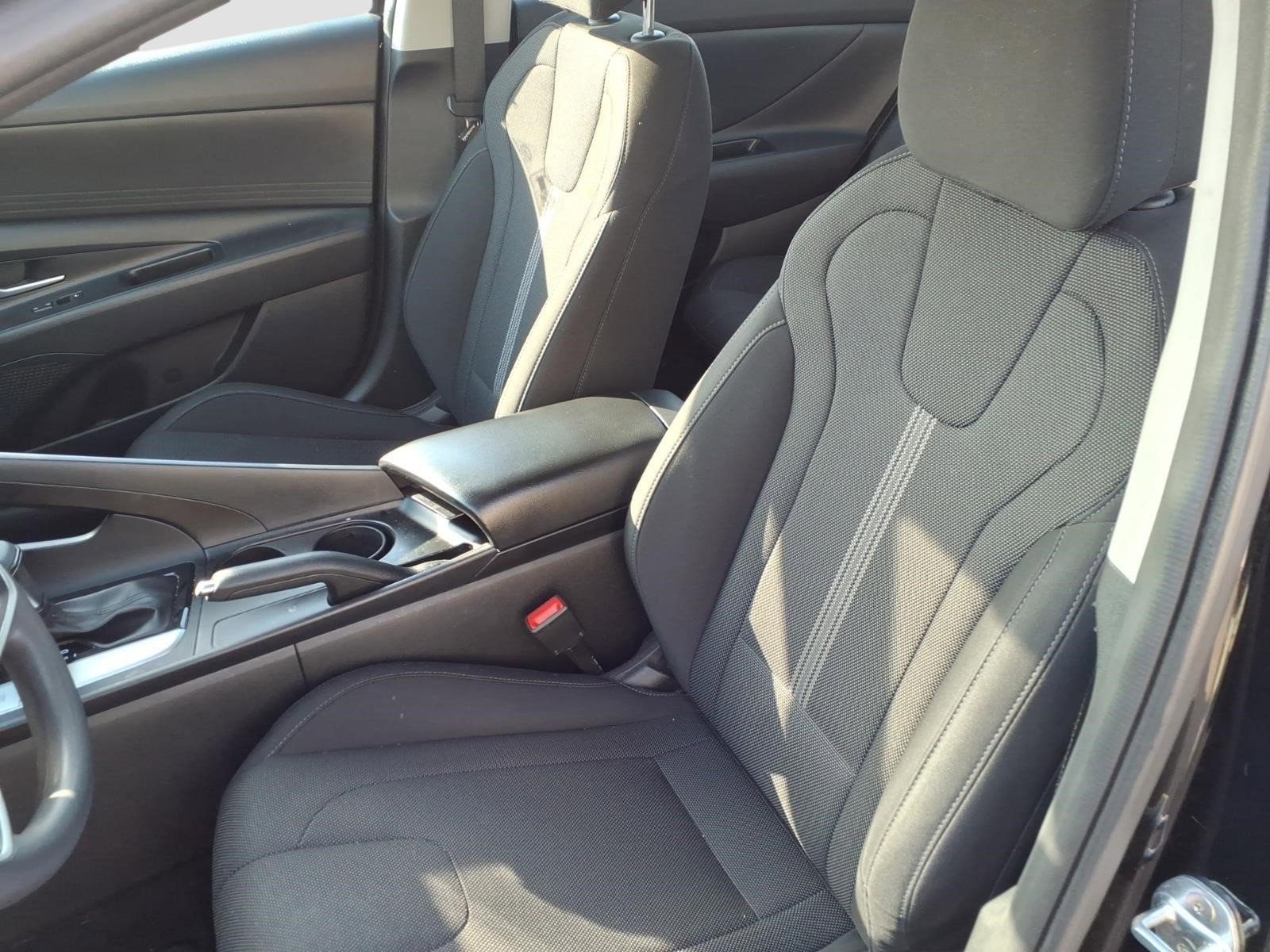 Used 2021 Hyundai Elantra SE image 9