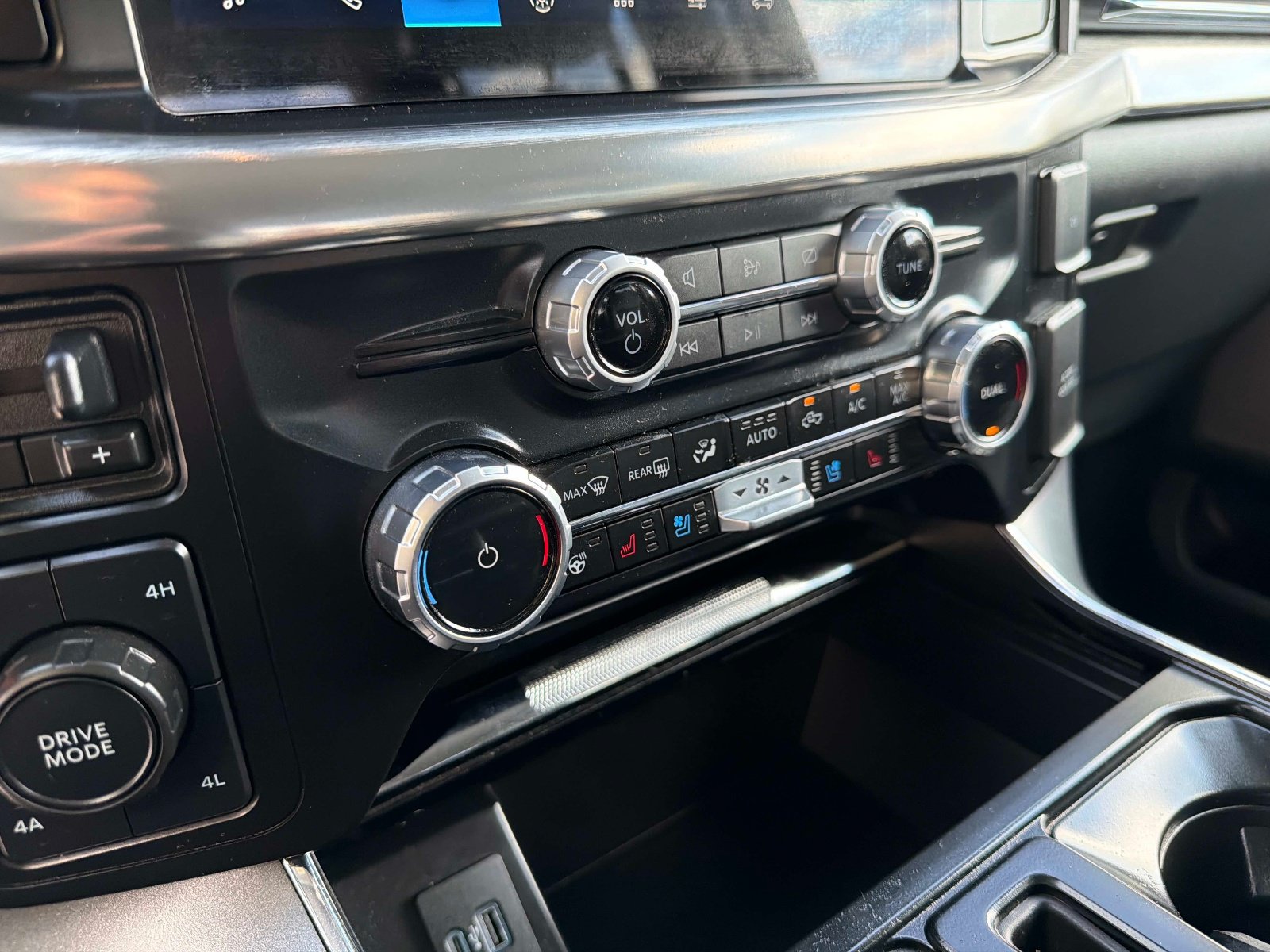 Used 2023 Ford F150 Lariat AWD/4WD image 43