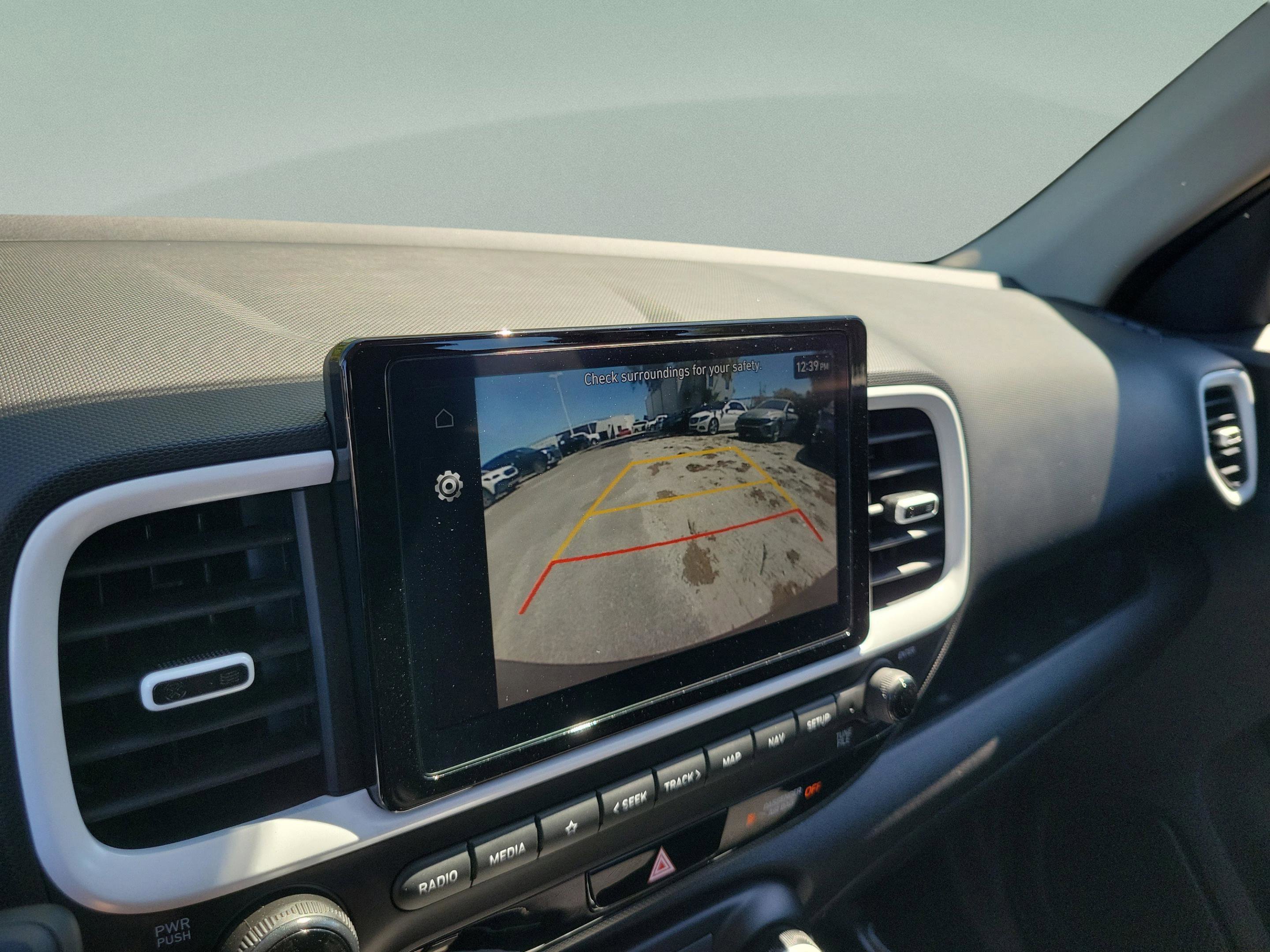 Certified 2023 Hyundai Venue Limited w/ Cargo Package image 17