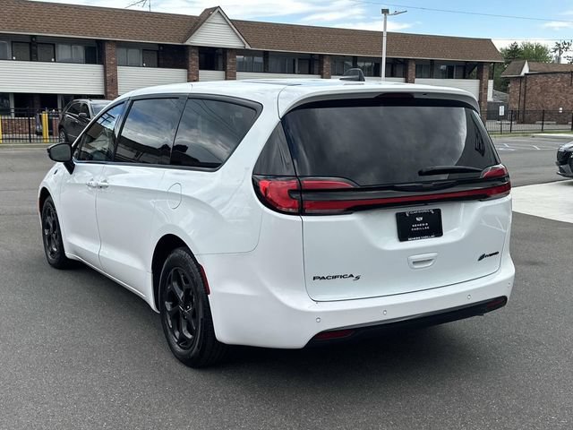 Used 2023 Chrysler Pacifica Limited w/ Uconnect Theater Family Group FWD image 38