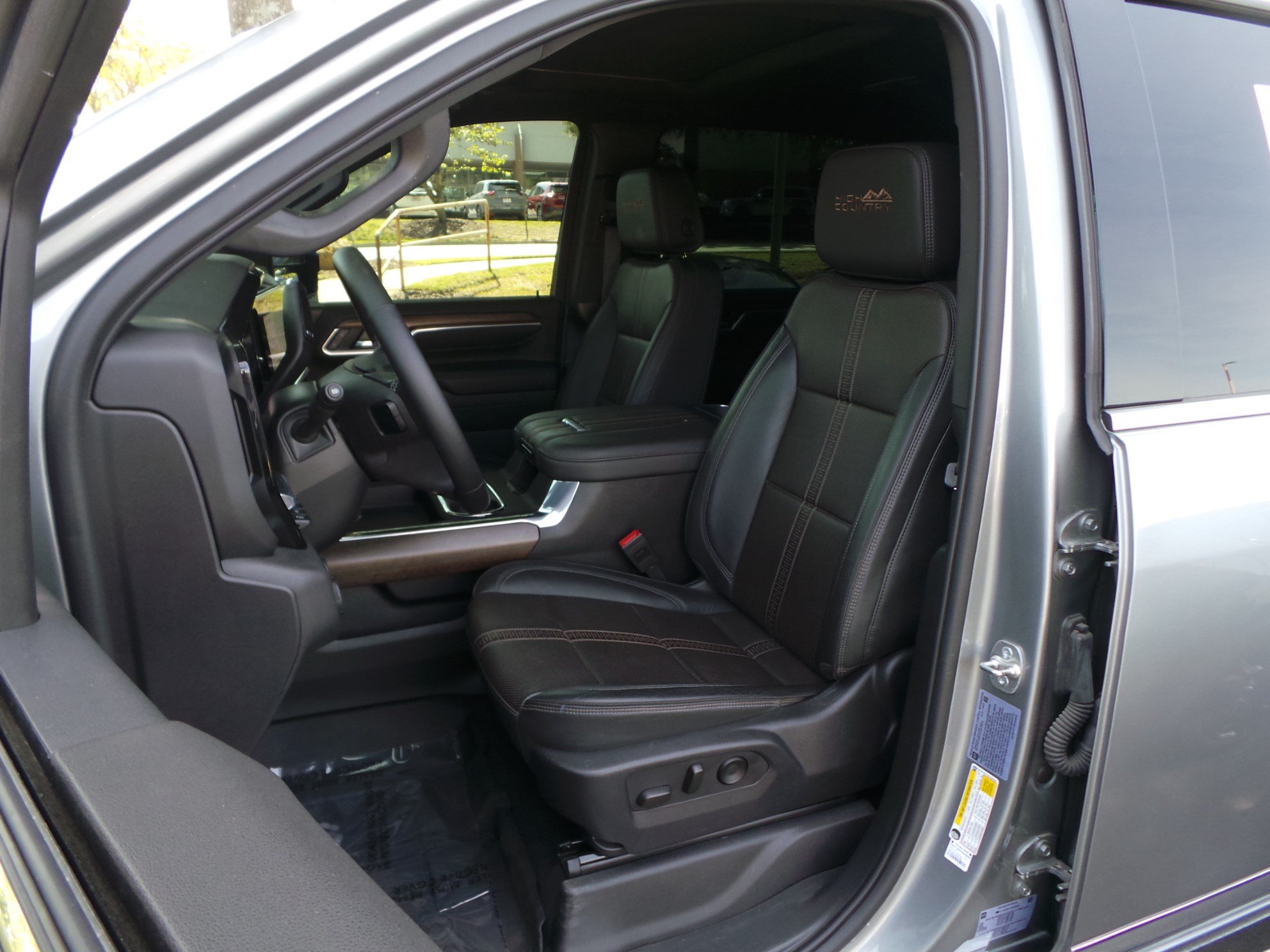 Used 2025 Chevrolet Silverado 3500 High Country w/ High Country Premium Package AWD/4WD image 9