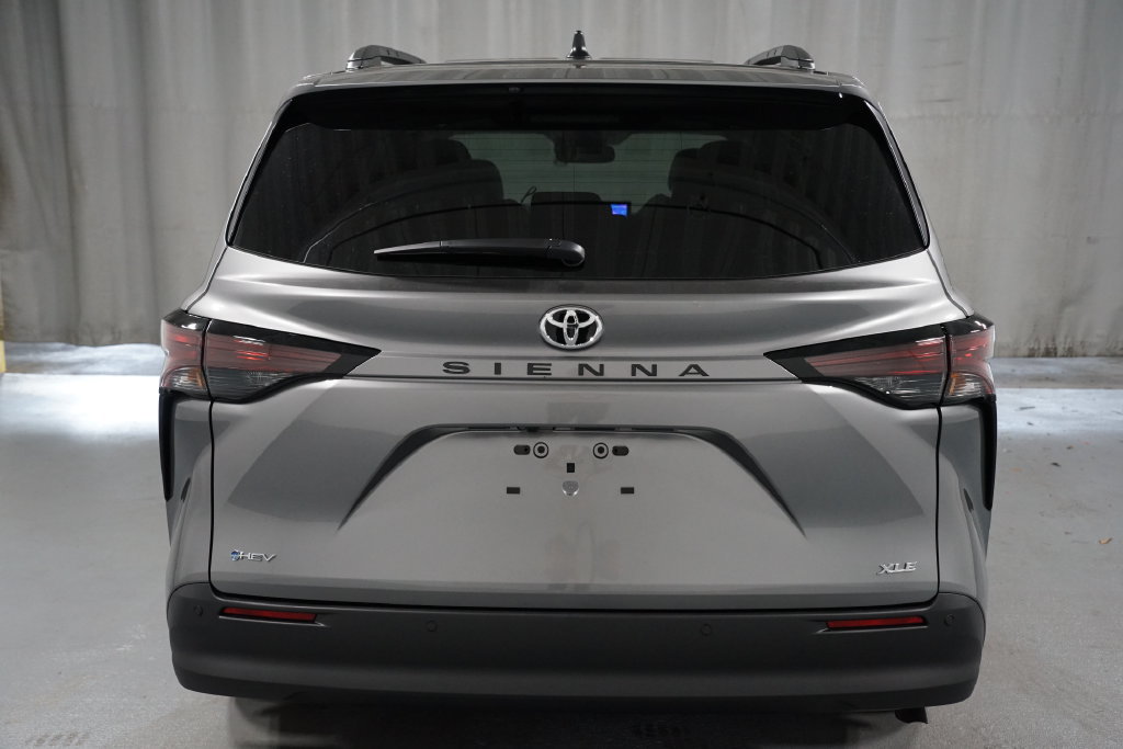 New 2026 Toyota Sienna XLE FWD image 7