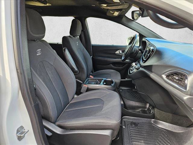 Used 2019 Chrysler Pacifica Touring Plus w/ S Appearance Package image 20