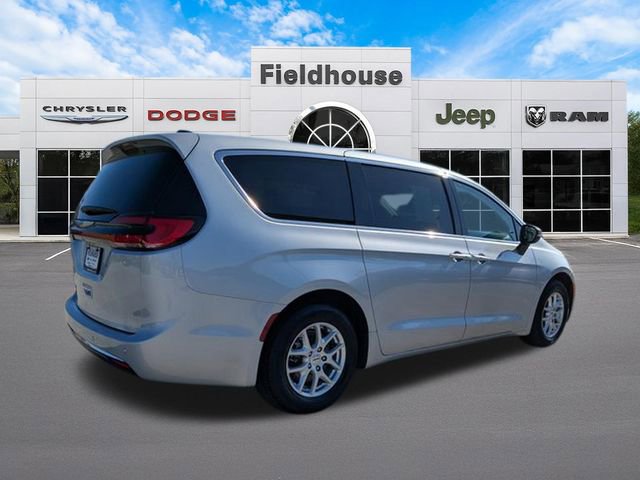 Used 2023 Chrysler Pacifica Touring-L FWD image 12