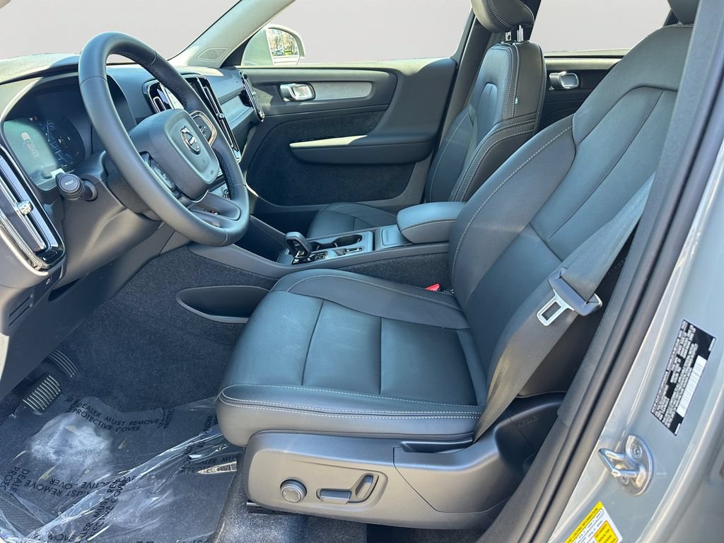 Used 2025 Volvo XC40 B5 Core AWD/4WD image 14