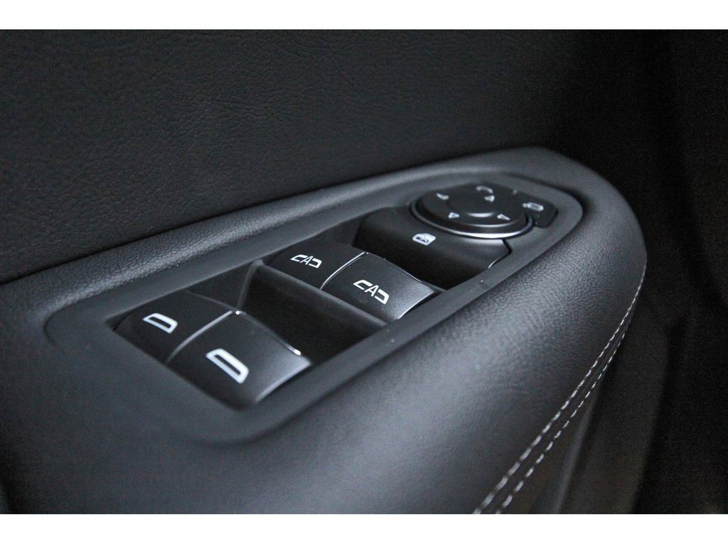 New 2025 Cadillac XT5 Luxury image 14