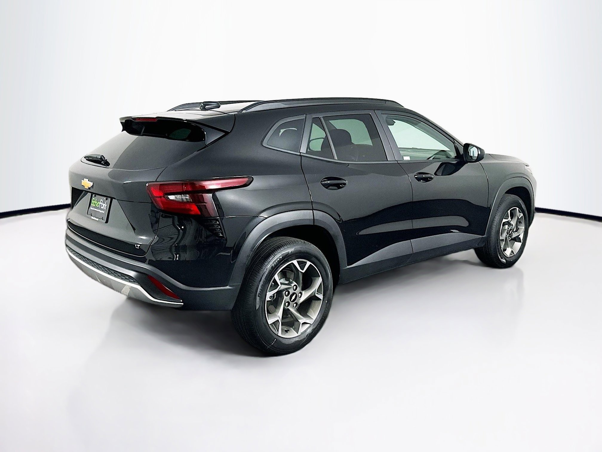 Used 2025 Chevrolet Trax LT w/ LT Convenience Package image 9