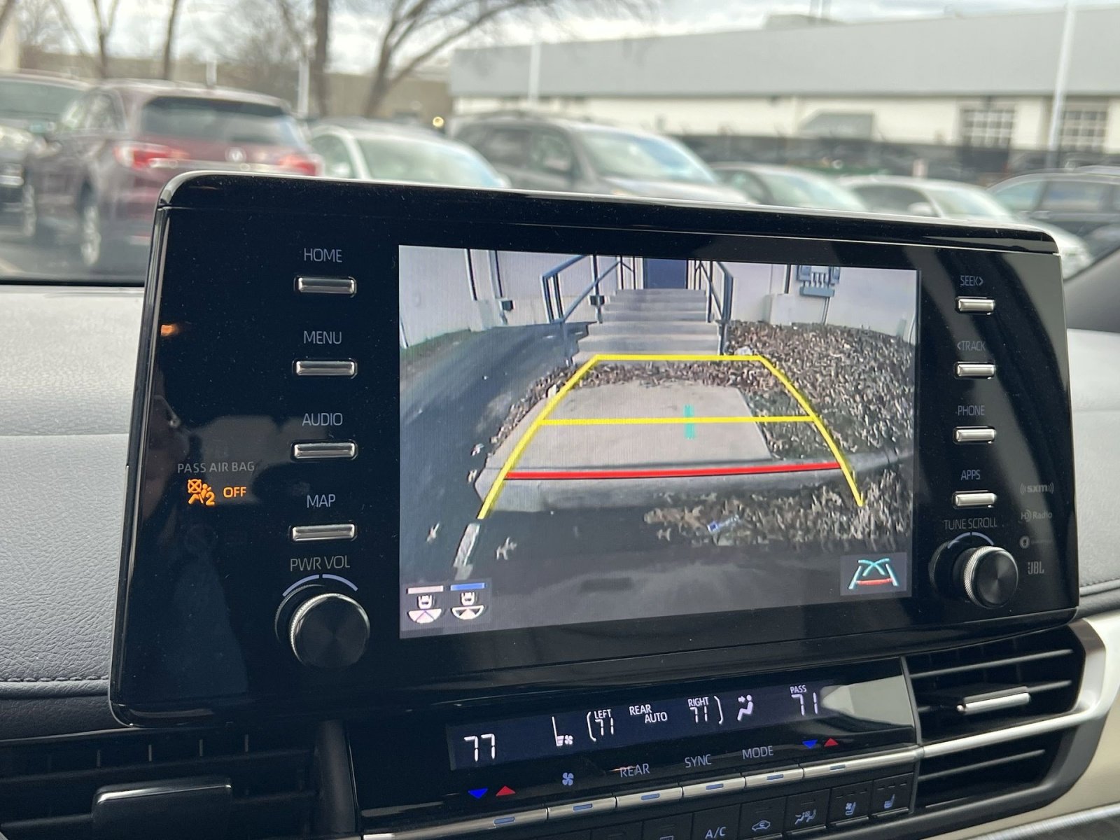 Used 2021 Toyota Sienna Limited image 18