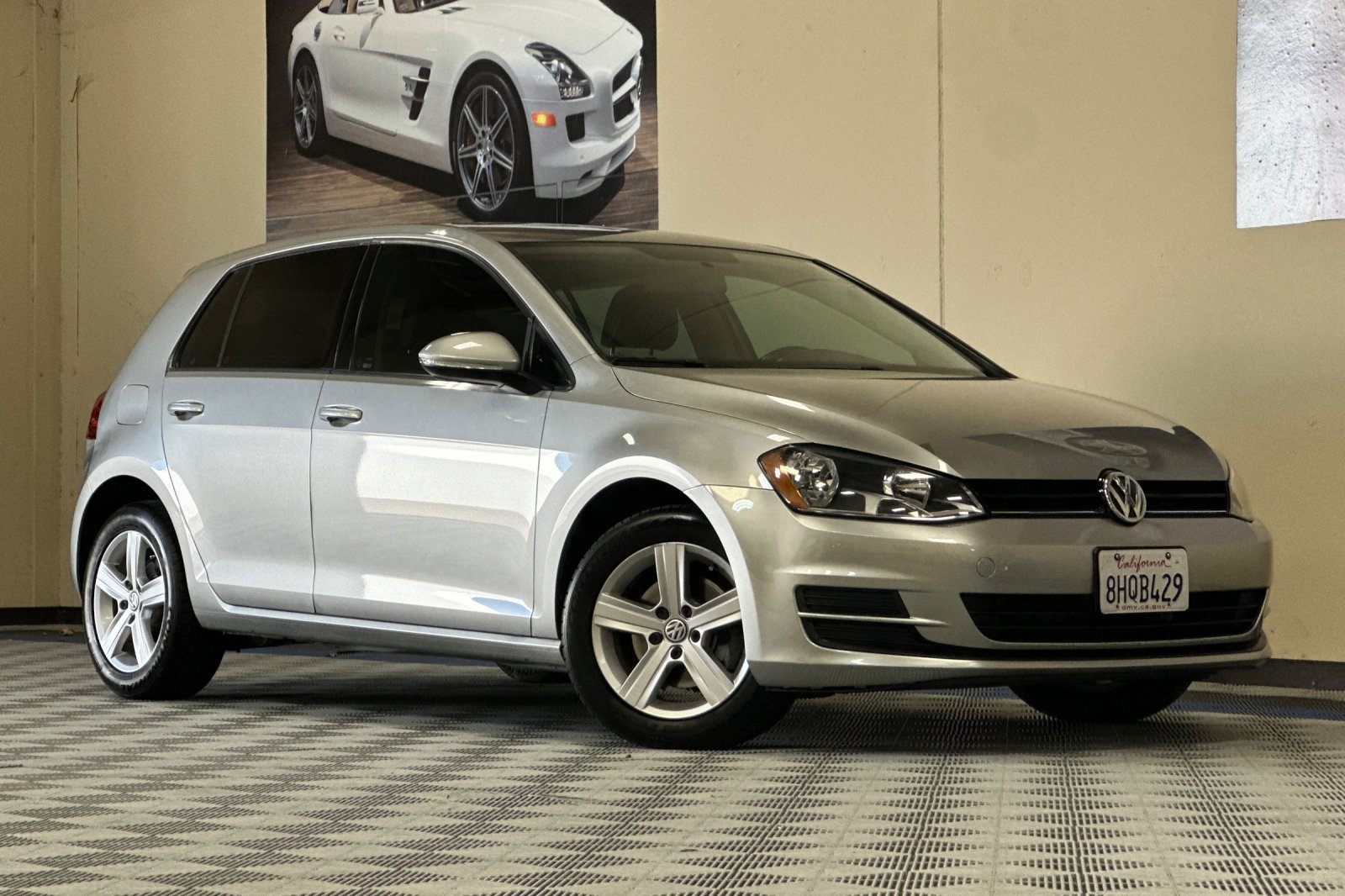 Used 2015 Volkswagen Golf TDI S FWD image 2