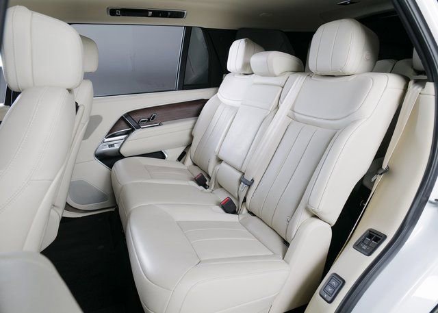 Used 2024 Land Rover Range Rover Long Wheelbase SE image 5