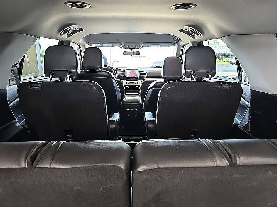 Used 2020 Ford Explorer XLT w/ Equipment Group 202A AWD/4WD image 32