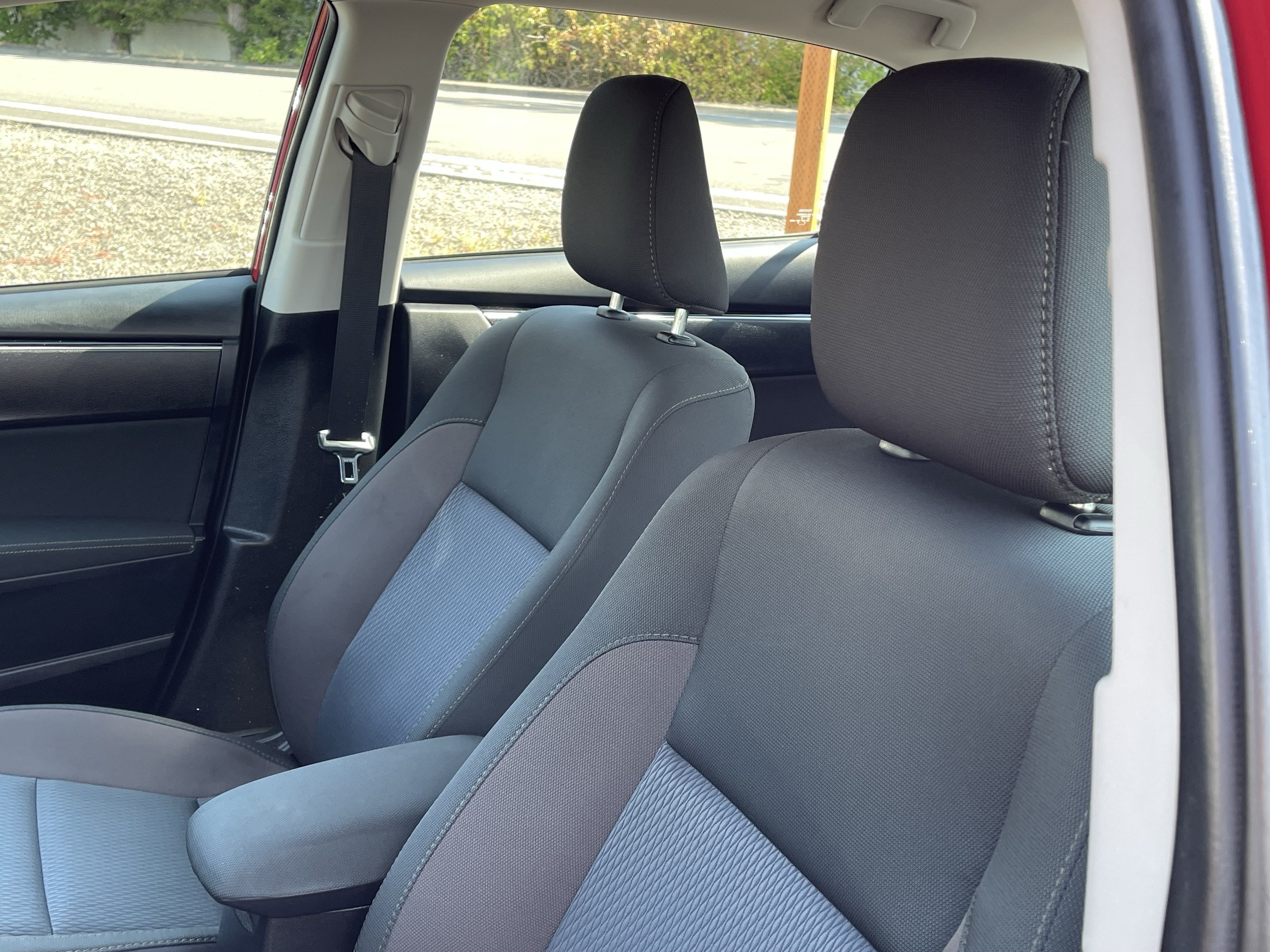 Used 2019 Toyota Corolla LE FWD image 19