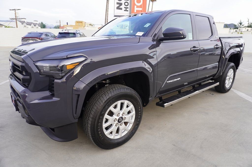 Certified 2025 Toyota Tacoma SR5 image 4