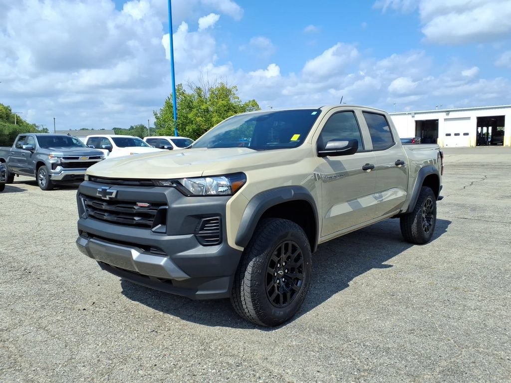 Used 2023 Chevrolet Colorado Trail Boss w/ Advanced Trailering Package AWD/4WD image 3