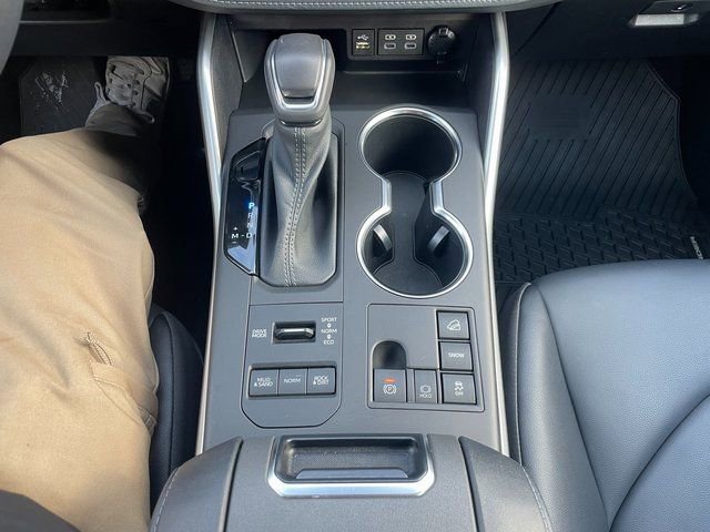 Used 2023 Toyota Highlander XLE image 32