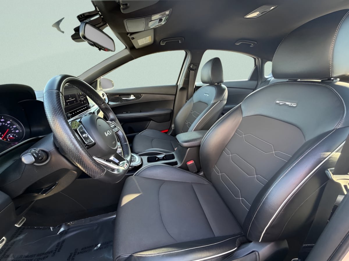 Used 2023 Kia Forte GT-Line w/ GT-Line Technology Package FWD image 9